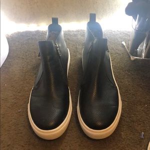 Steve Maddens high top sneakers